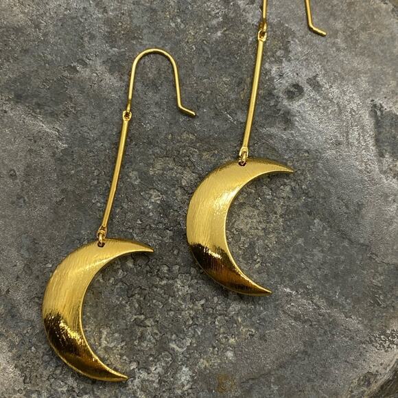 NEW Simple Nights Crescent Moon Dangle Earrings - Picture 1 of 9